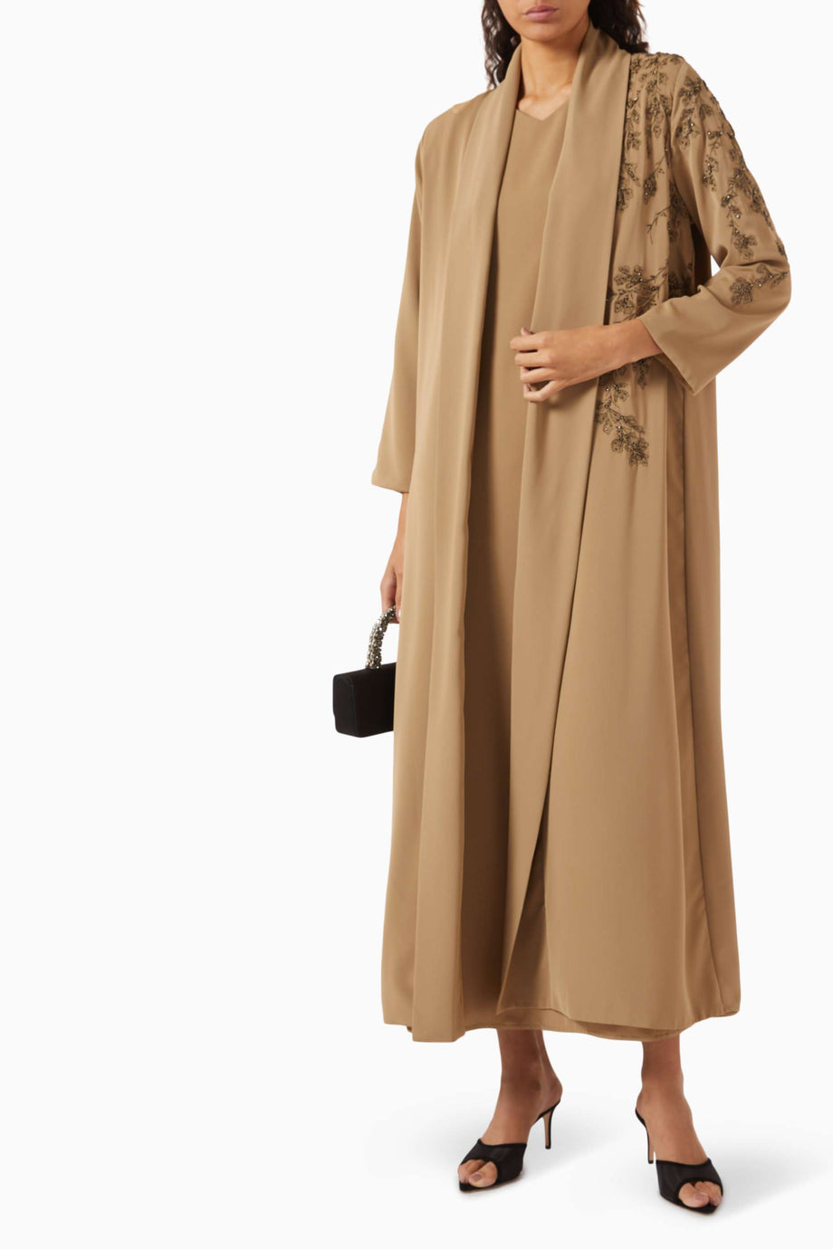 Şık Boncuk İşlemeli Abaya Rahat ve Kullanışlı Tasarım ile Günlük Şıklık Sunar