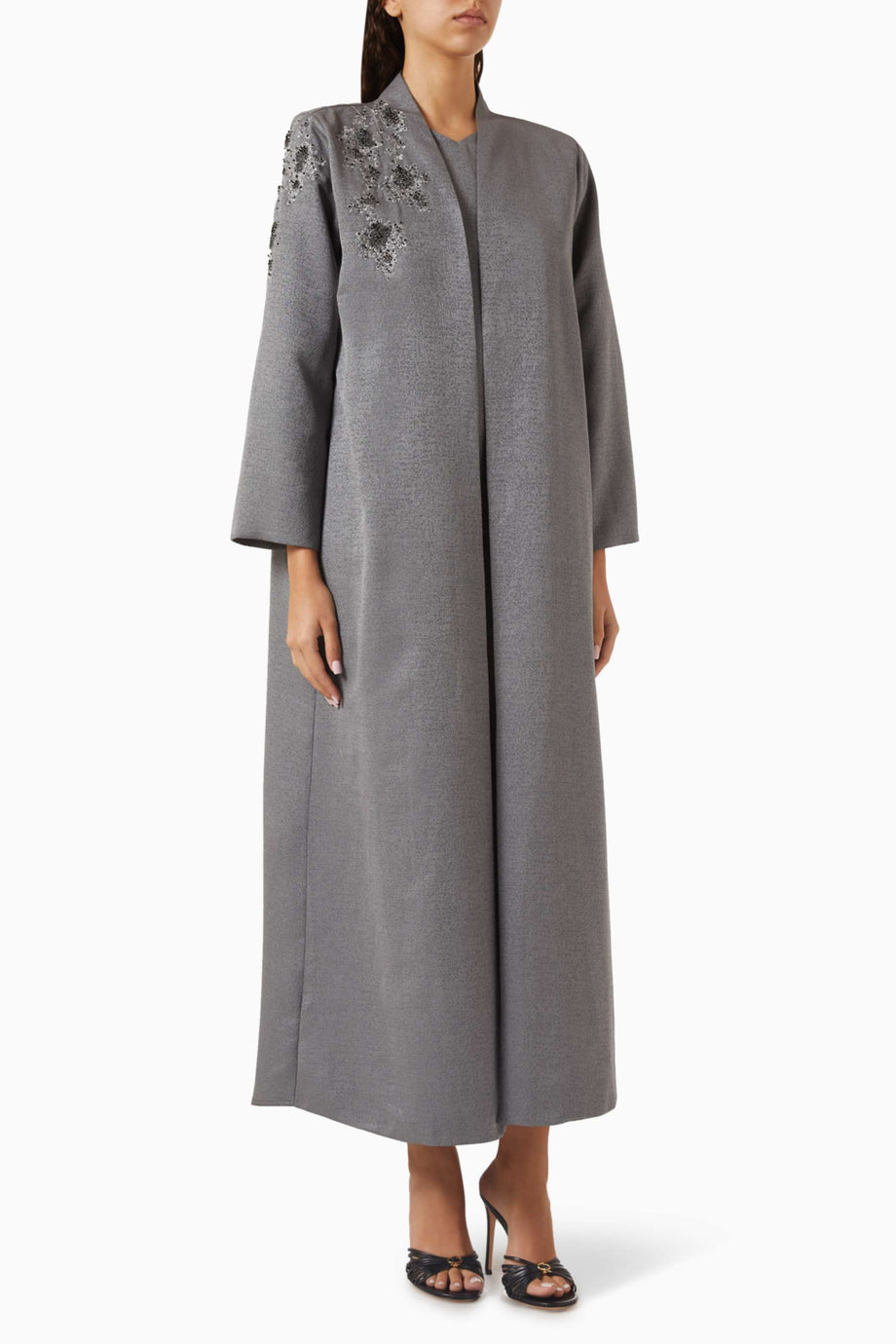 Şıklığı ve Konforu Bir Arada Sunan Boncuk İşlemeli Abaya Modası