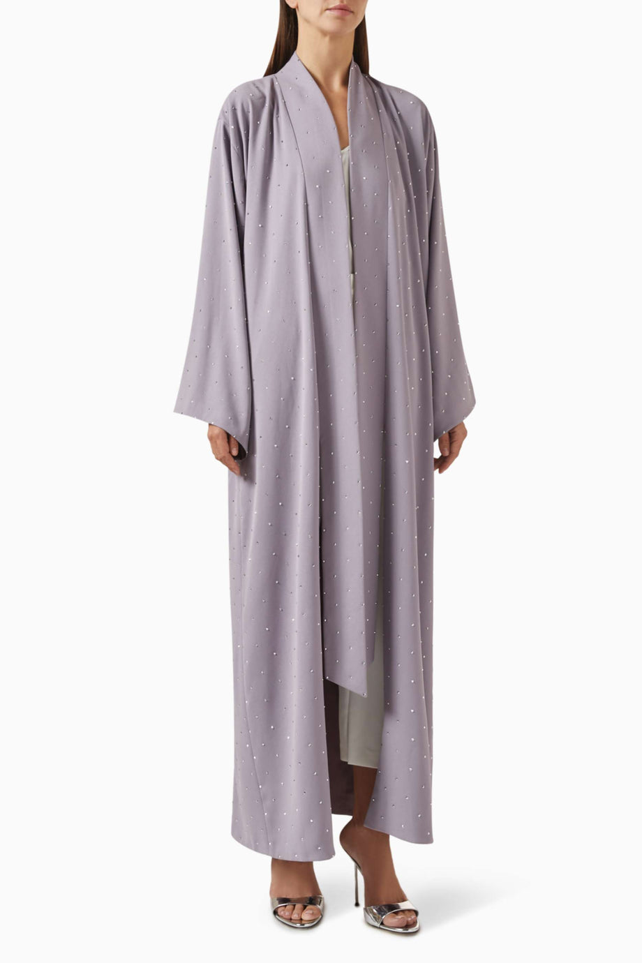 Şık Taş Aksesuarlı Abaya Özel Günler İçin Elegan ve Modern Tasarım