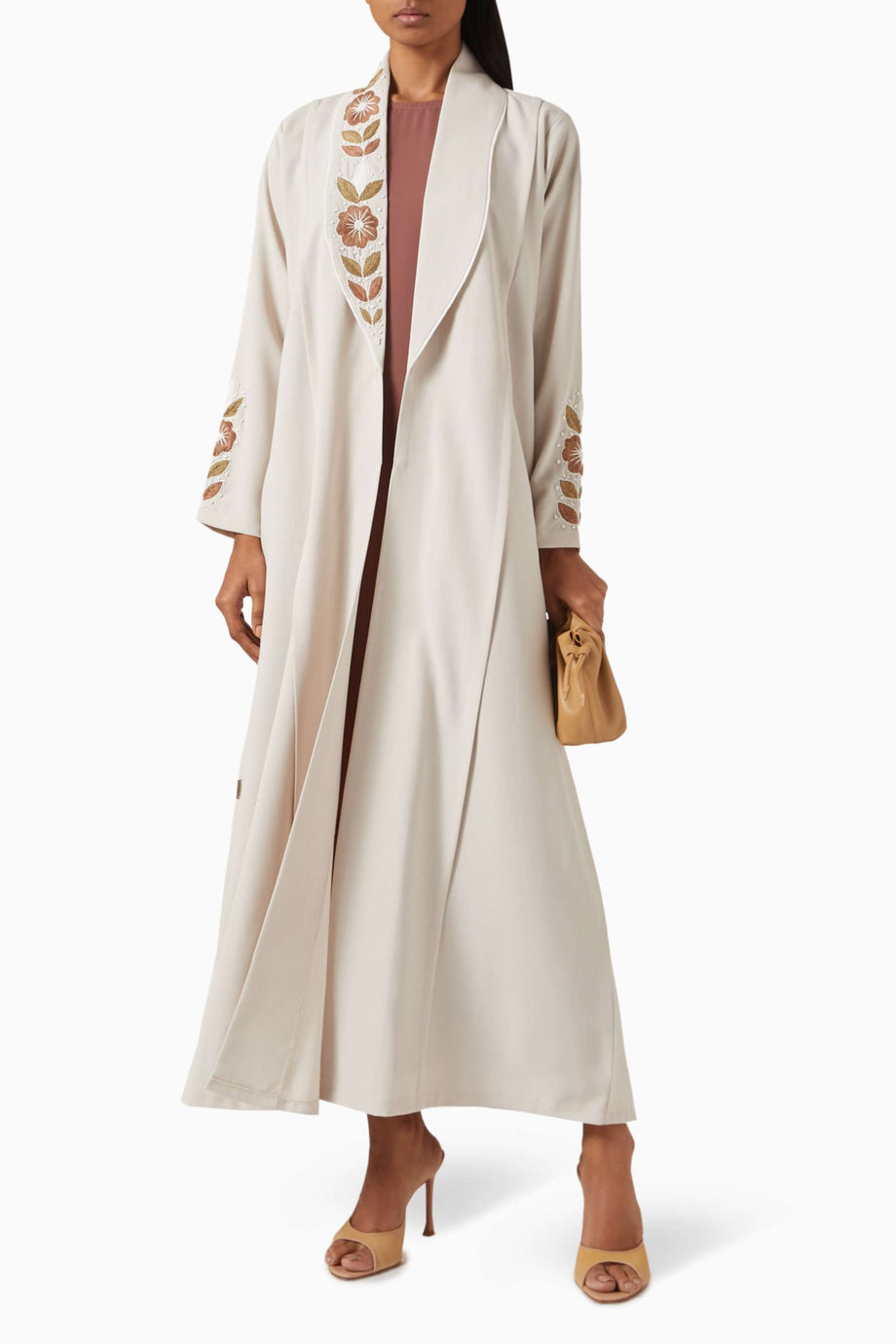 İşlemeli Abaya Tasarımı ile Şık ve Rahat Günlük Kullanım için Ideal Seçim