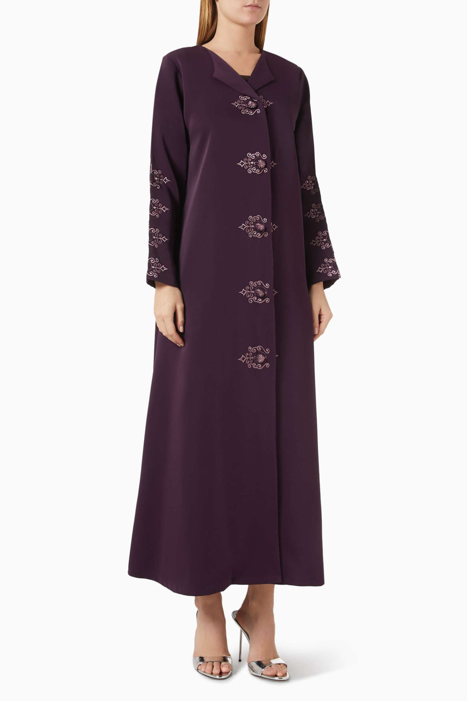 Modern İşlemeli Abaya ile Şık ve Günlük Giyimde Zarafet Sağlayın