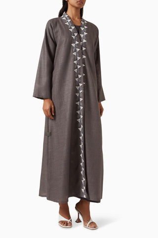 Hava Alan 3D İplik Nakışlı Abaya ile Günlük ve Şık Tarzınızı Yükseltin