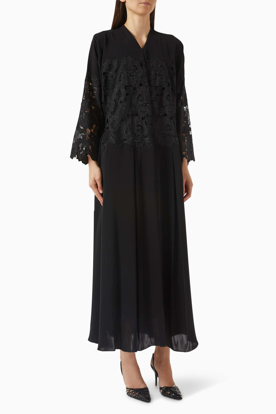 Şık ve Rahat Dantel Aplikeli Abaya ile Sheila Tam Takım Modest Tarzı