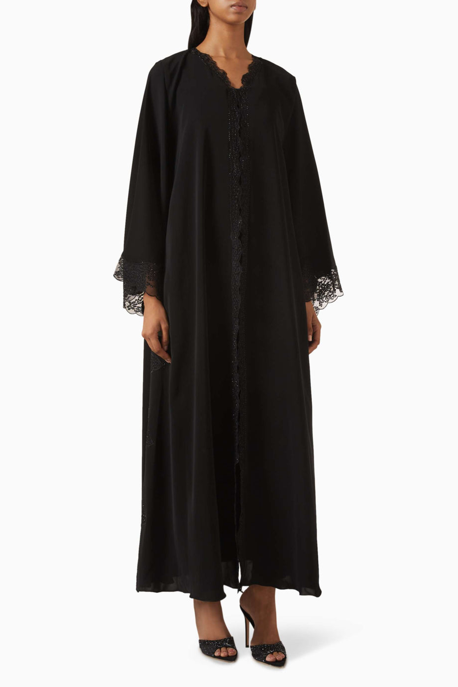Romantik Dantel İşlemeli Abaya Şık Tasarımıyla Özel Günler İçin İdeal Seçim