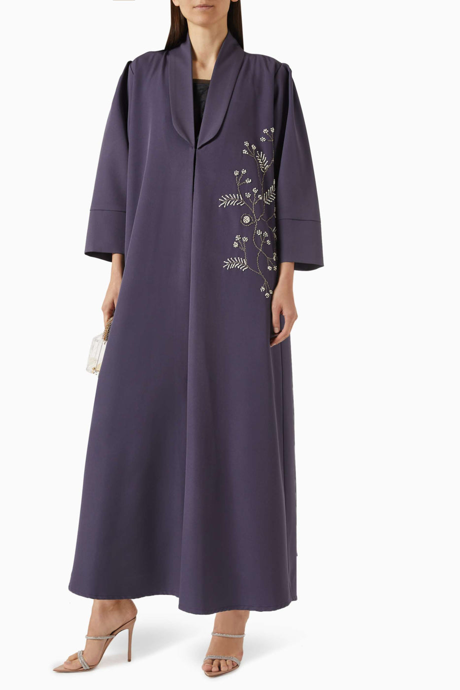 Şık İşlemeli Krepat Abaya ve Uyumu Tamamlayan Şeyma Kapatıcı Tasarım