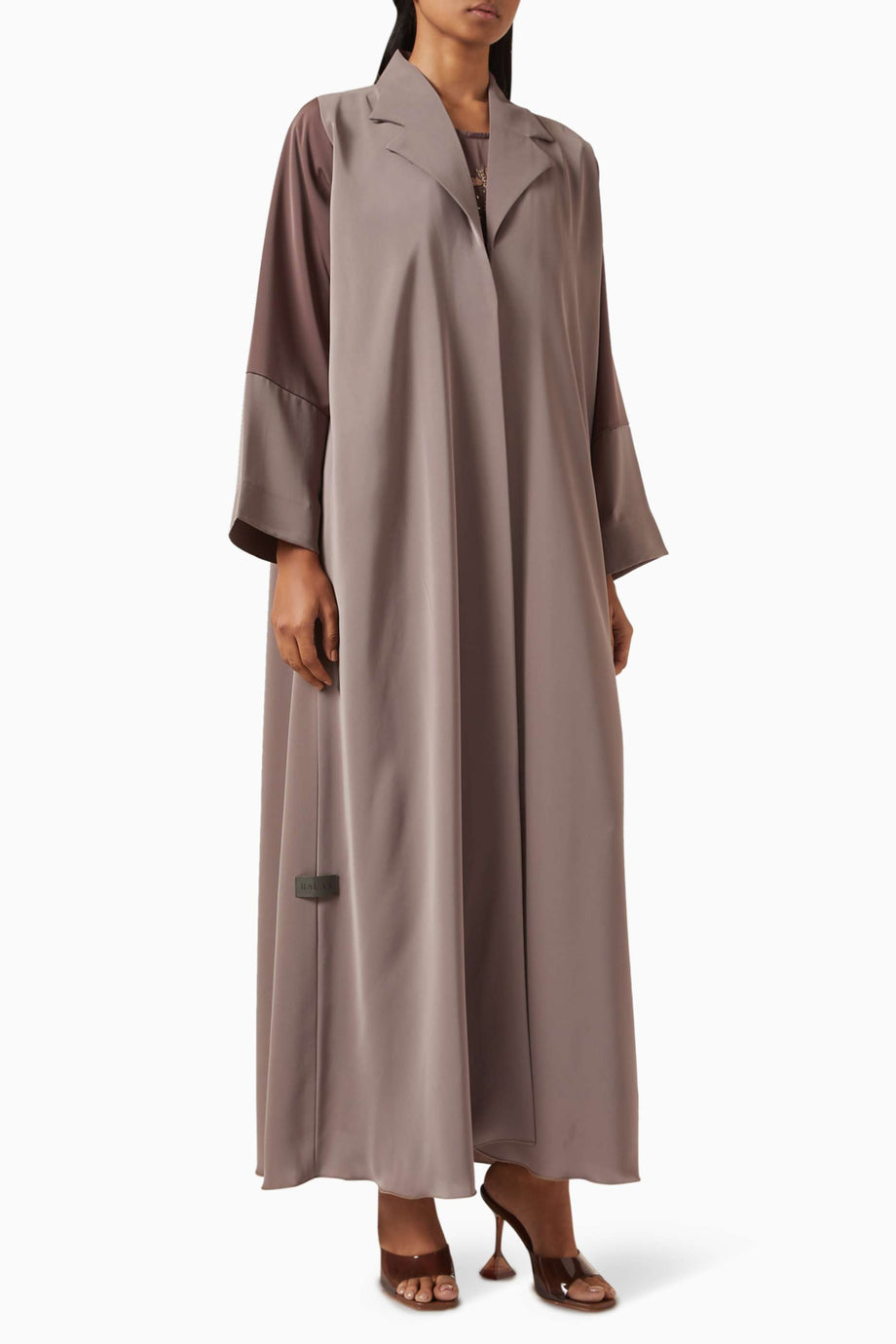 İşlemeli Abaya Seti ile Şıklığı Yakalayın Rahat ve Modern Tarz için İdeal Seçim