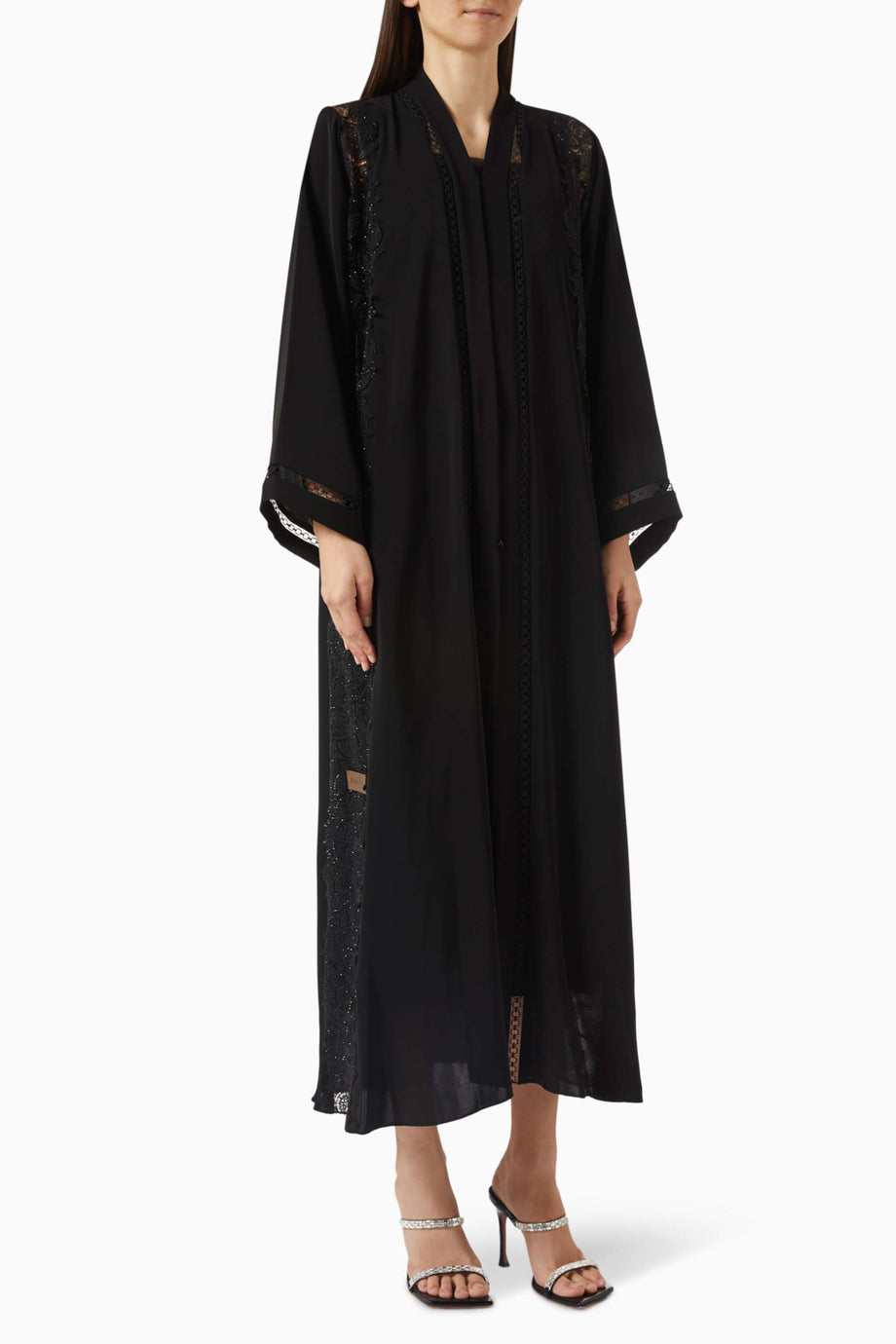 Dantelli Abaya ile Şık ve Rahat Giyim Seçeneği Tamamlayıcı Sheila ile Gelen Tasarım