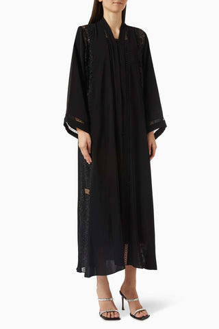 Dantelli Abaya ile Şık ve Rahat Giyim Seçeneği Tamamlayıcı Sheila ile Gelen Tasarım