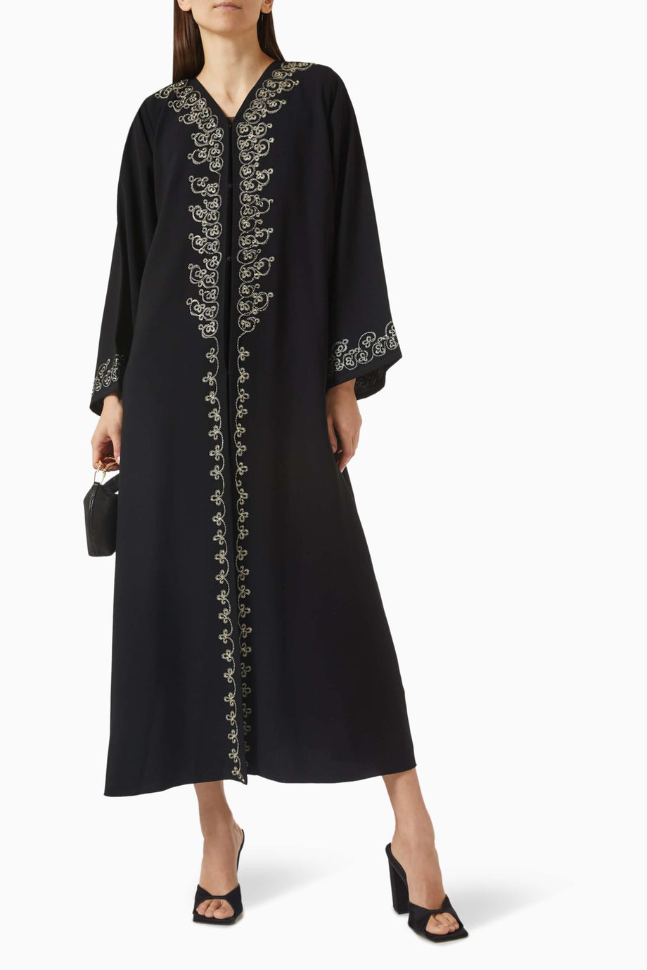 İşlemeli Abaya ve Sheila ile Şıklığı Yakalayın | Rahat ve Fonksiyonel Tasarım
