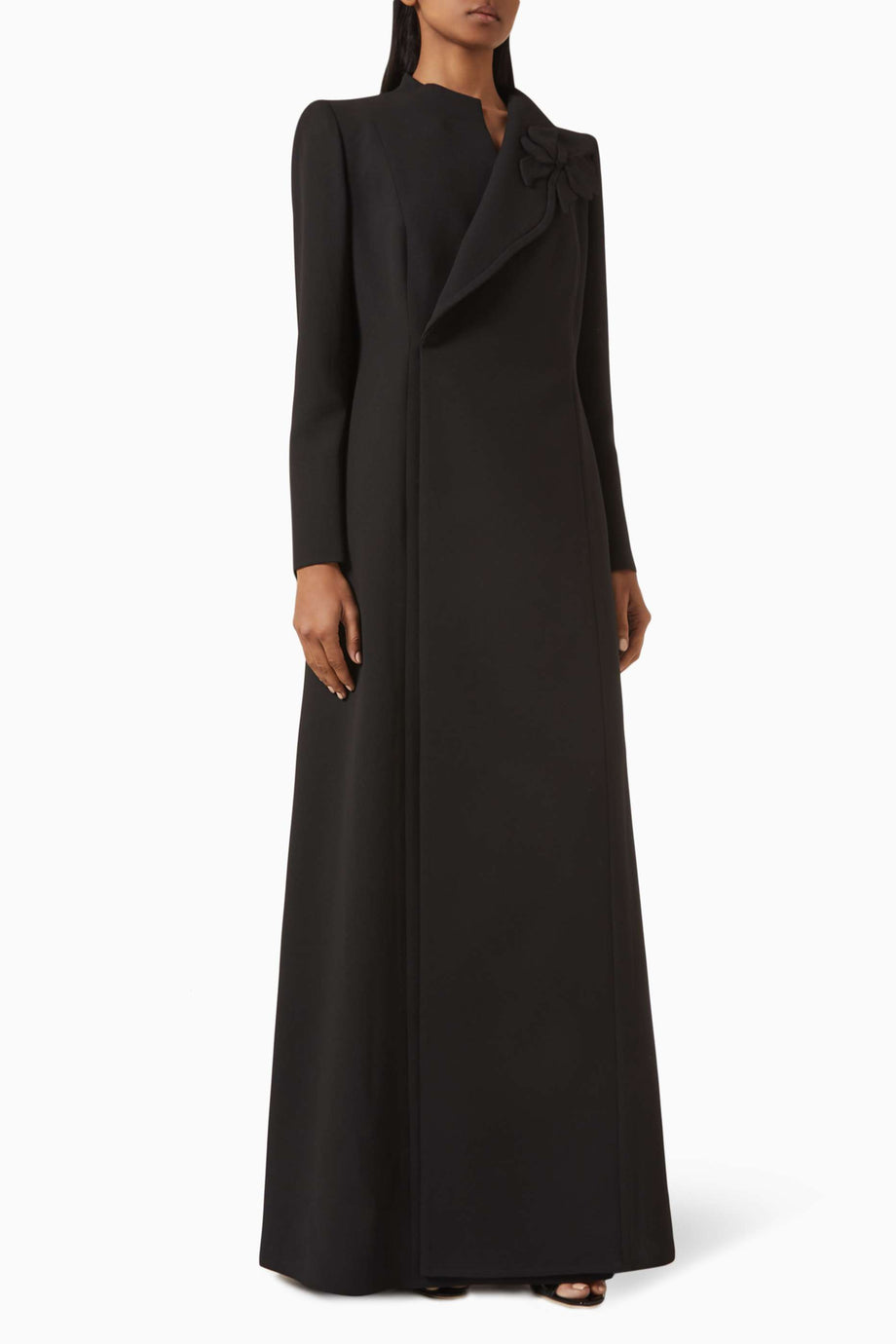 Şık Çiçek Detaylı Asimetrik Abaya Modern ve Geleneksel Tasarım ile Öne Çıkıyor