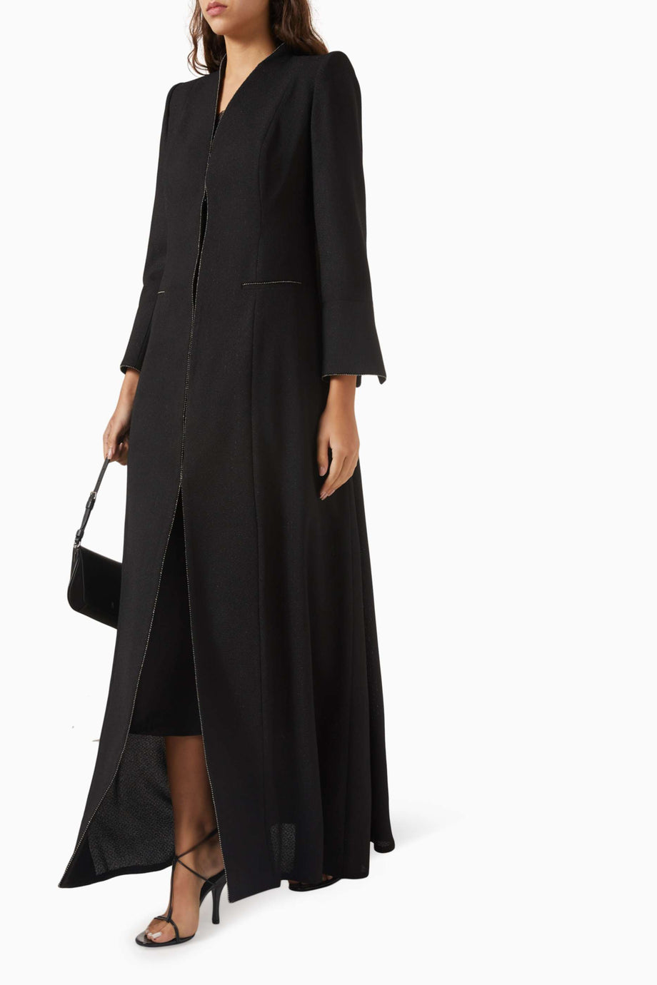 Şık İşlemeli Abaya Modern Akşamlar İçin Zarif Tasarım