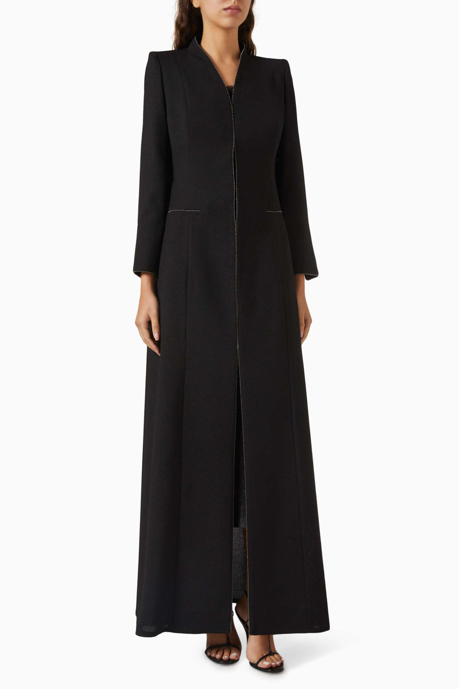 Şık İşlemeli Abaya Modern Akşamlar İçin Zarif Tasarım
