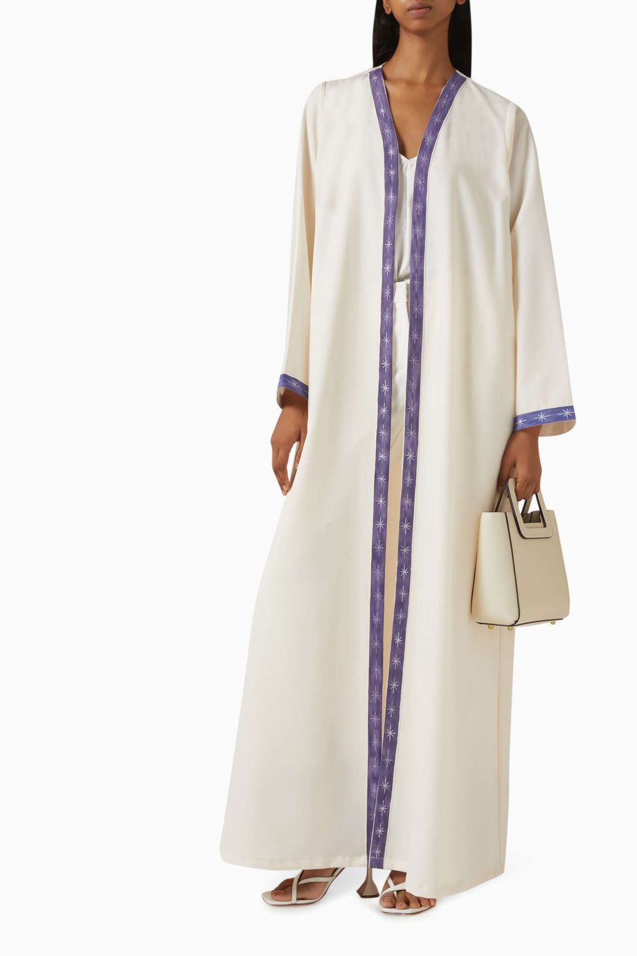 Lüks Tasarımlarla Modern Tarzı Buluşturan Star Painted Abaya ile Şıklığınızı Yükseltin