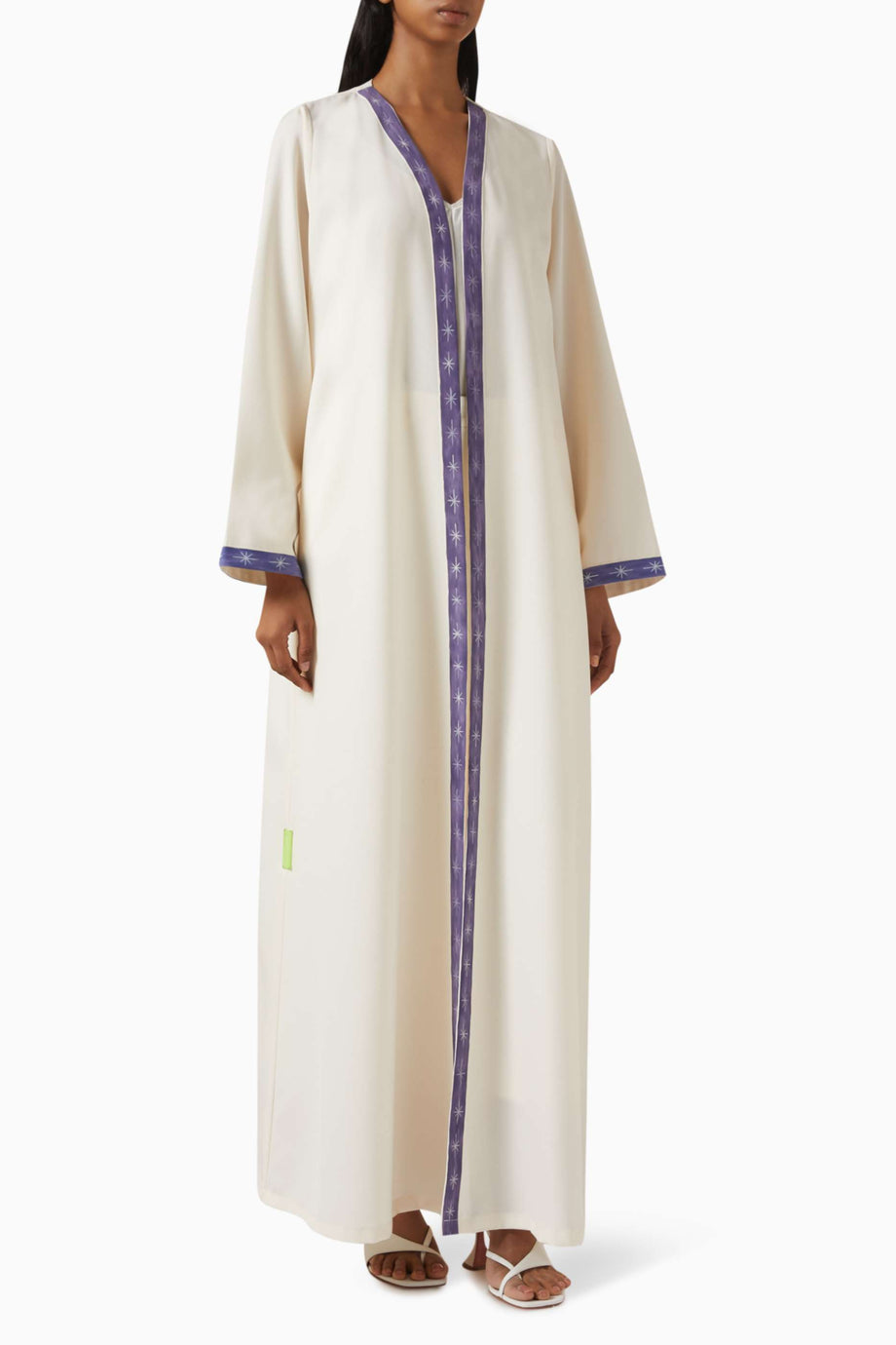 Lüks Tasarımlarla Modern Tarzı Buluşturan Star Painted Abaya ile Şıklığınızı Yükseltin