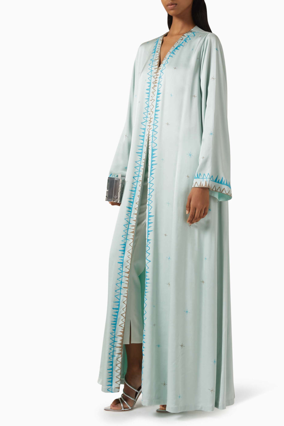 Modern Tasarıma Sahip Şık Abaya ile Konfor ve Zarafeti Yakalayın