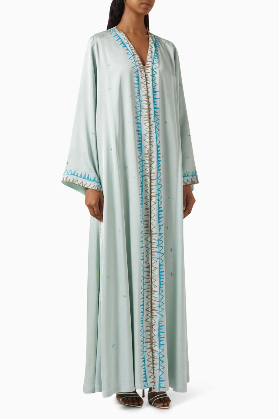 Modern Tasarıma Sahip Şık Abaya ile Konfor ve Zarafeti Yakalayın