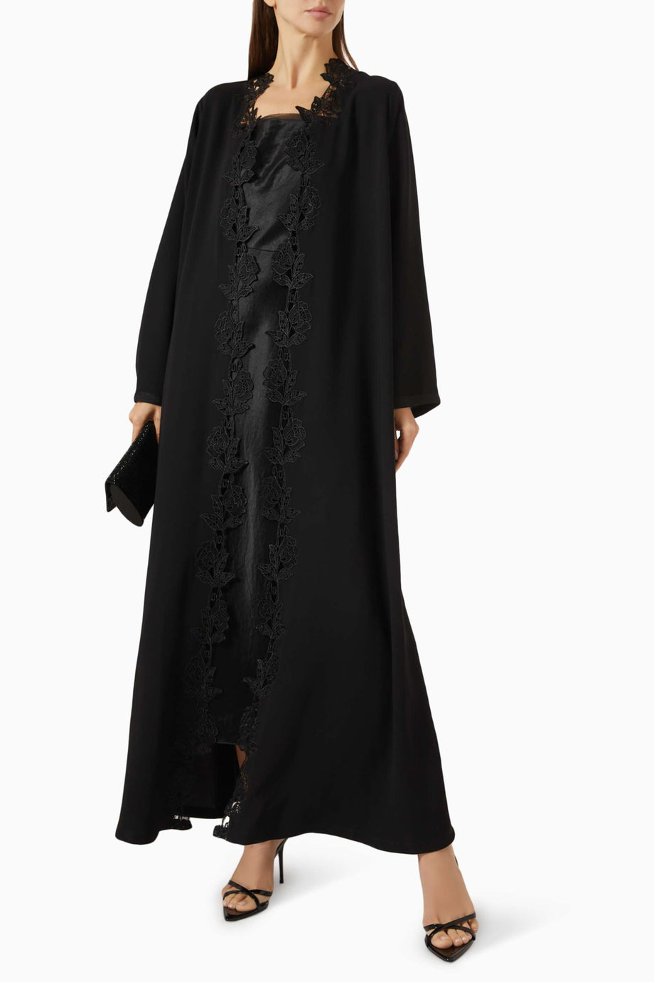 Romantik Detaylarla Şık Marrakesh Dantel Abaya Modası