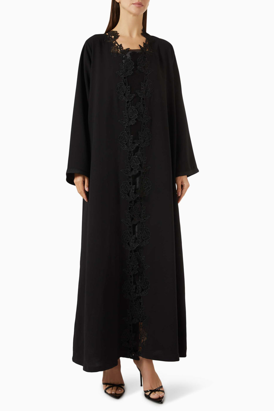 Romantik Detaylarla Şık Marrakesh Dantel Abaya Modası