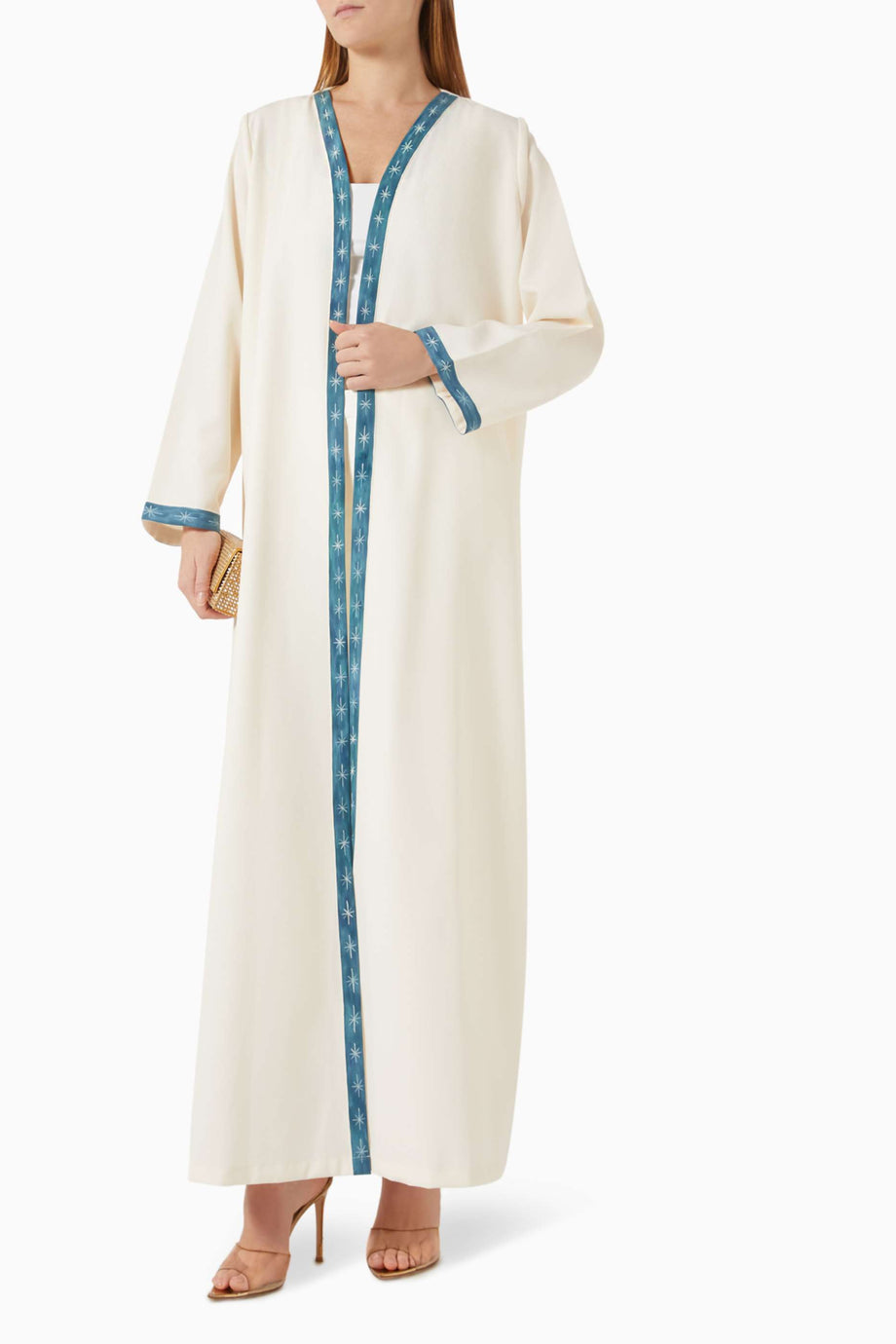 Lüks Tasarım ve Modern Yorum ile Şıklığı Yansıtan Abaya Modeli