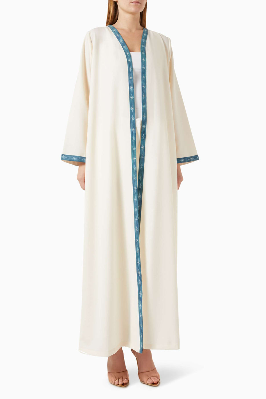 Lüks Tasarım ve Modern Yorum ile Şıklığı Yansıtan Abaya Modeli
