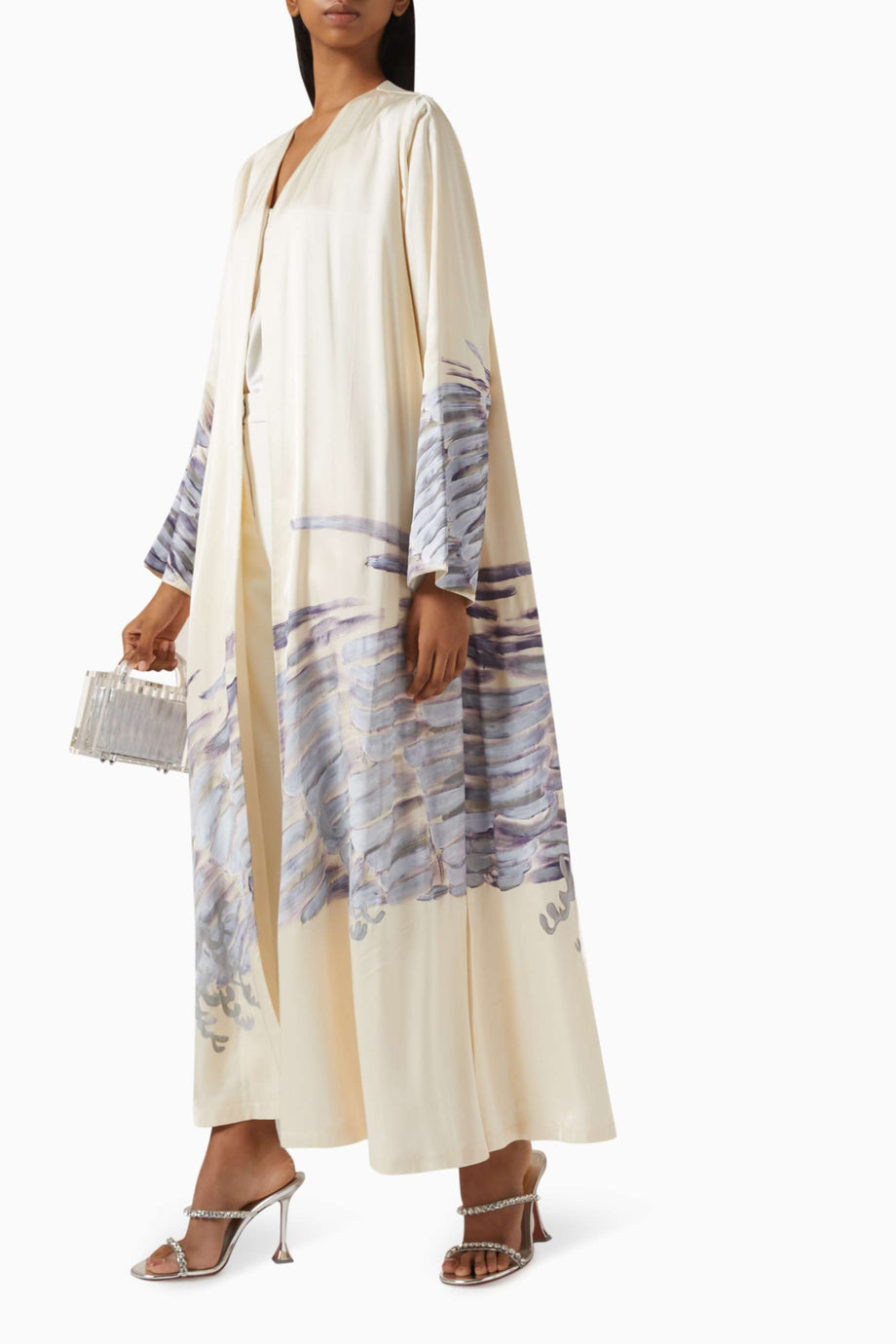 Akışkan Silüetli Wave Artwork Abaya Göz Alıcı Tasarım ve Rahatlık Sunuyor