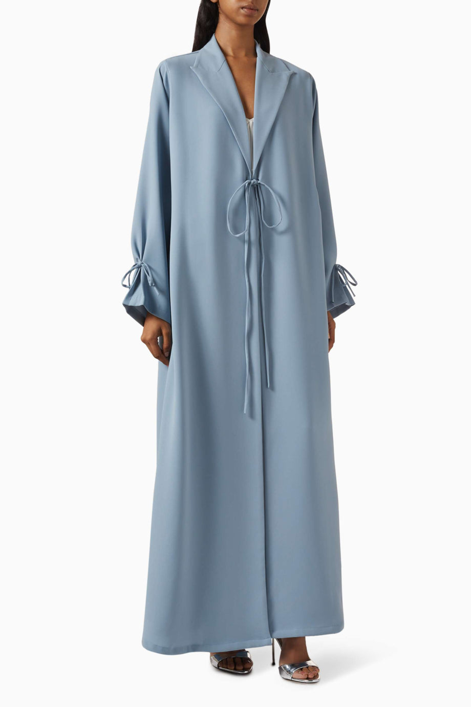 Konforlu ve Şık Tie-up Peak Lapel Abaya ile Zarafetinizi Yükseltin