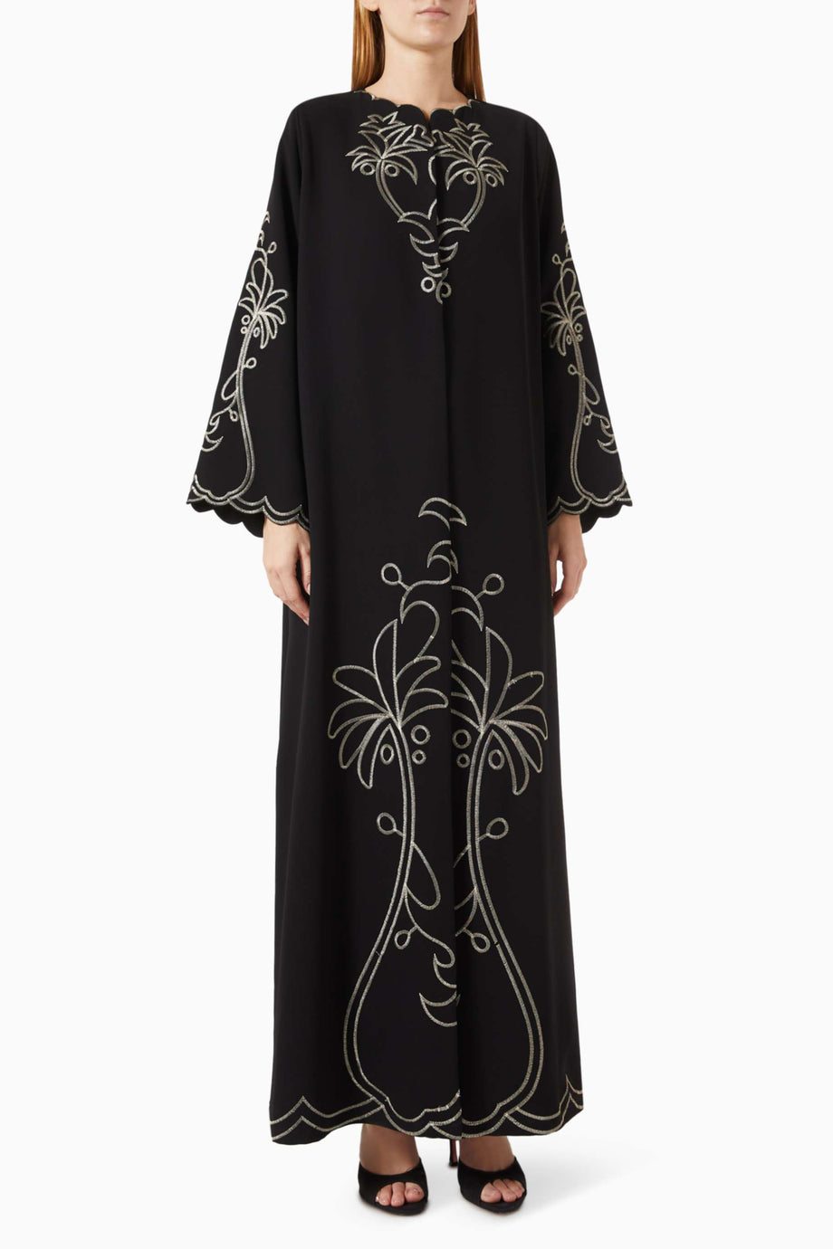 Şık İşlemeli Abaya Konforlu Siluet ve Modern Tasarım ile Öne Çıkıyor