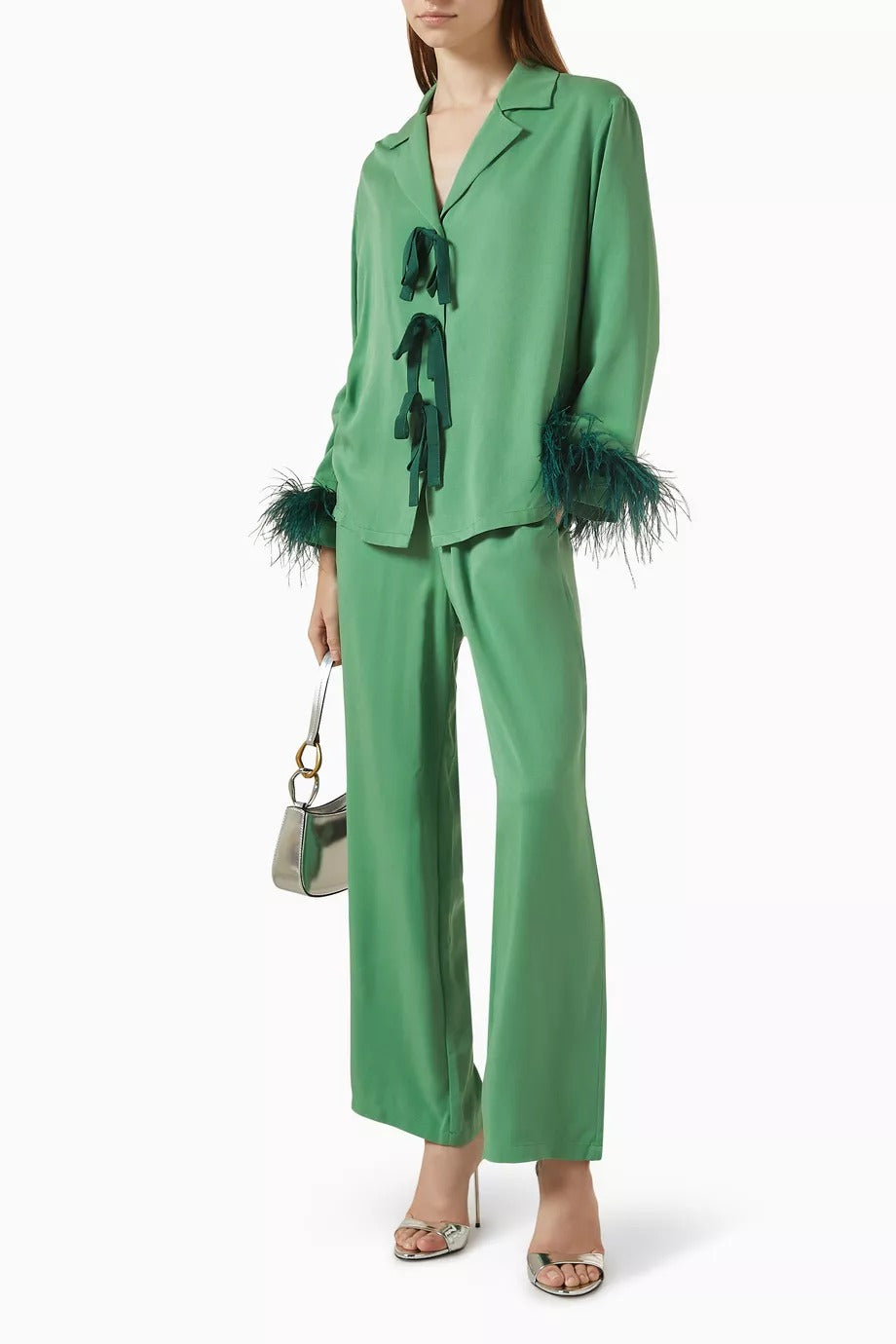 Bow Tüy Detaylı Pijama Takımı Zarif Fiyonk ve Çıkarılabilir Lüks Tüyler