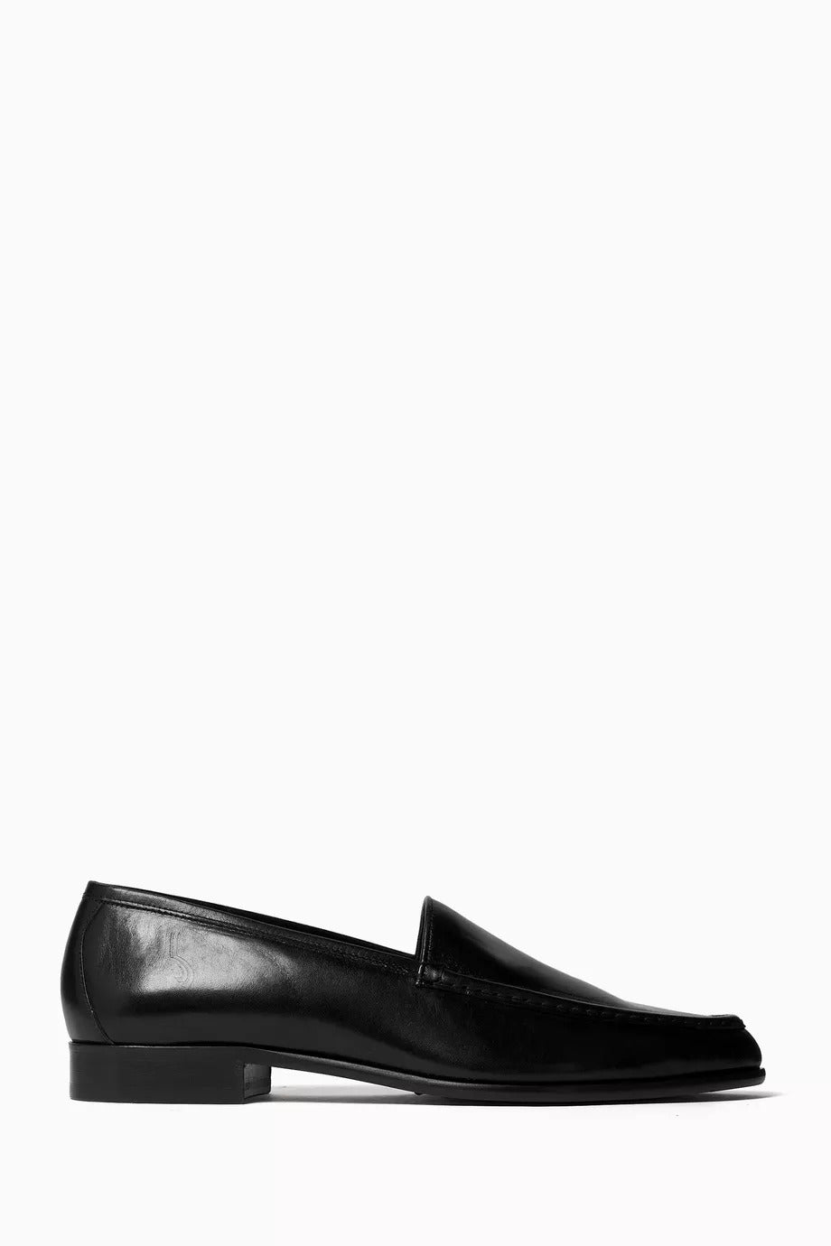 Gomper Loafers, Siyah Deri, Kapalı Yuvarlak Burun, El İşçiliği, Portekiz Yapımı