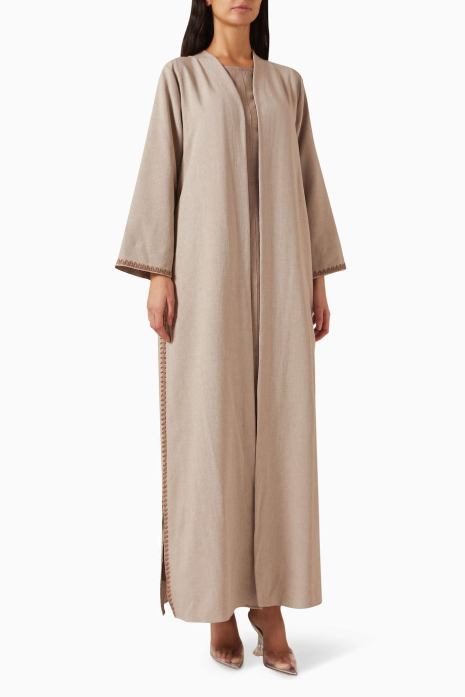 Modern Abaya ve Elbise Seti ile Şık ve Rahat Tarzınızı Yansıtın