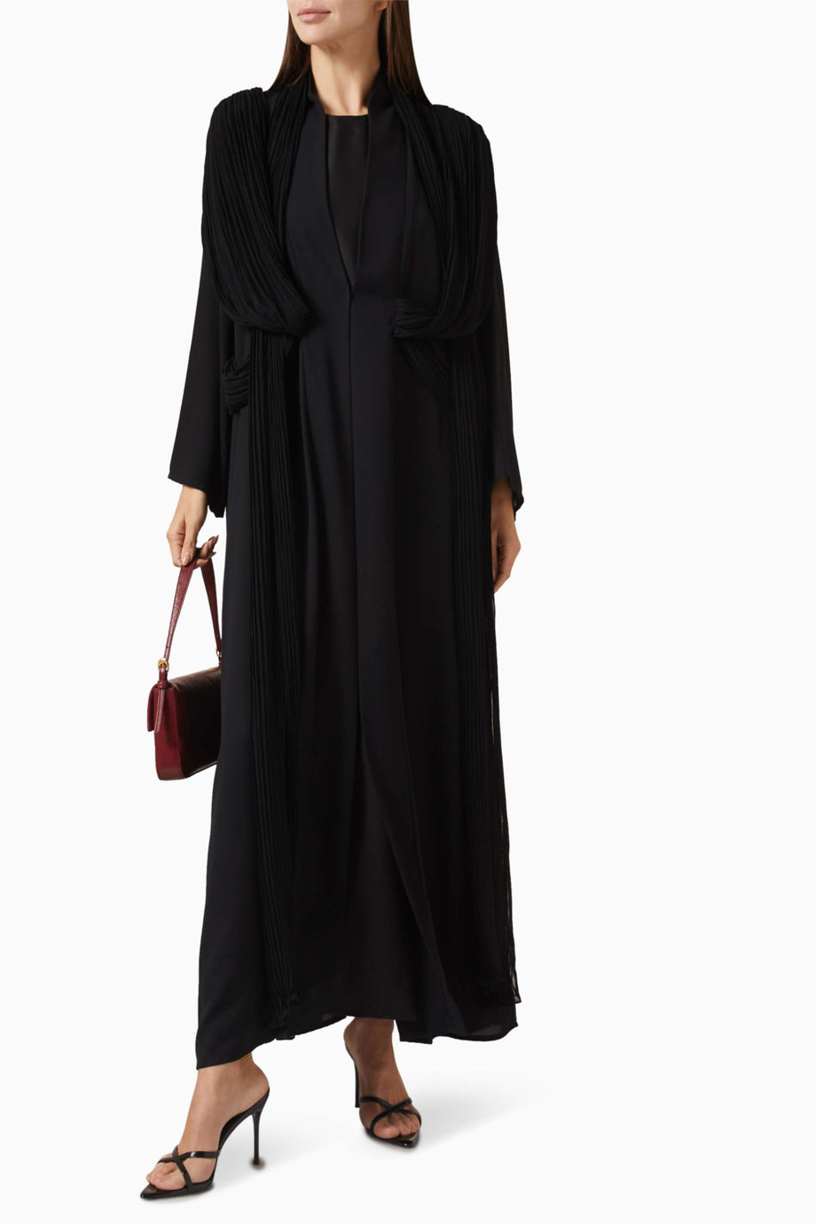 Modern Şıklık ve Zarafet Sunan Fırfırlı Abaya Seti ile Her Ortama Uygun Stil