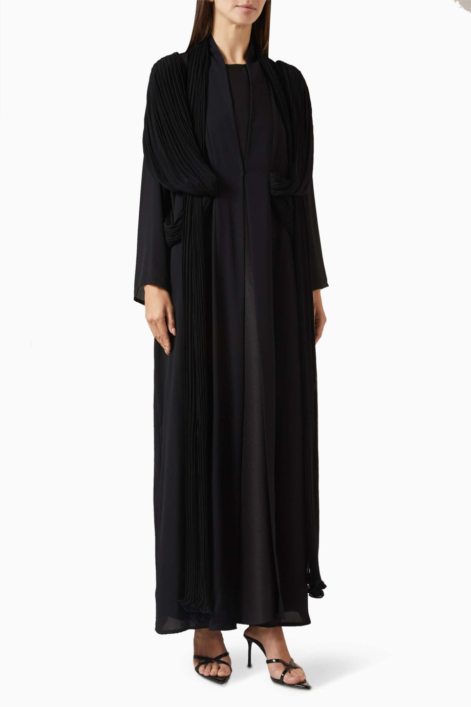 Modern Şıklık ve Zarafet Sunan Fırfırlı Abaya Seti ile Her Ortama Uygun Stil