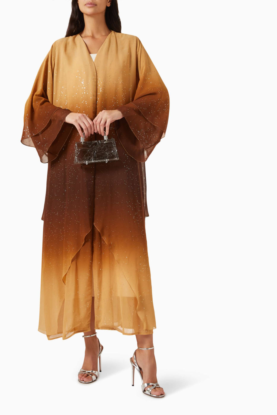 Işıltılı Dikişli Abaya Zamanın Ötesinde Şıklık ve Rahatlık Sunuyor