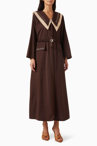 Şık Bel Sırası Abaya Modern ve Geleneksel Tarzı Birleştirir