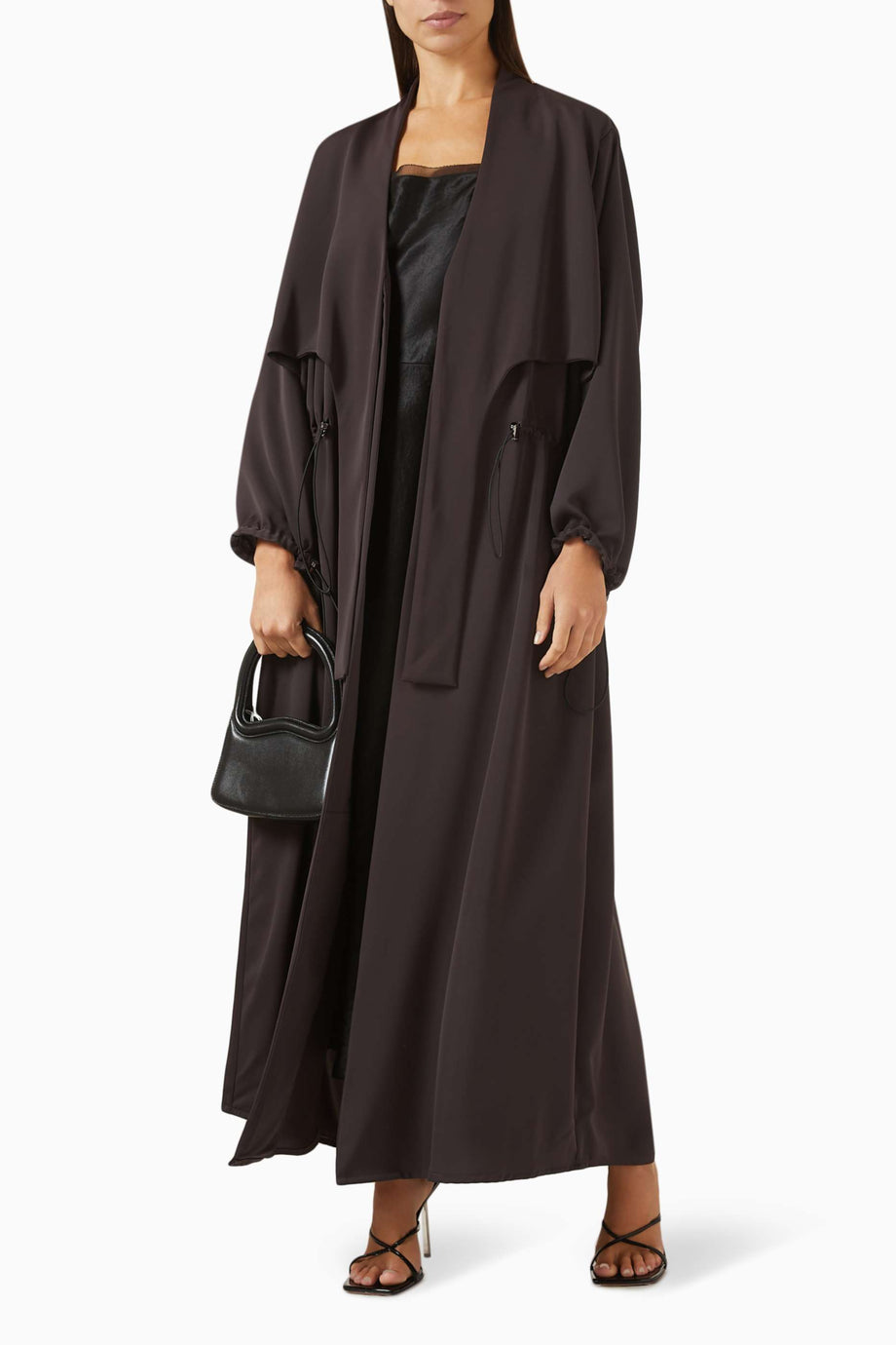 Modern Çizgili Abaya ile Konfor ve Şıklığı Bir Arada Yaşayın