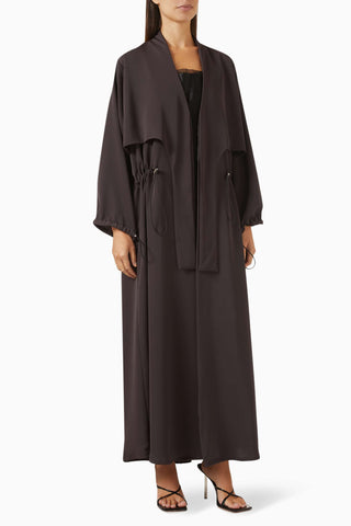Modern Çizgili Abaya ile Konfor ve Şıklığı Bir Arada Yaşayın