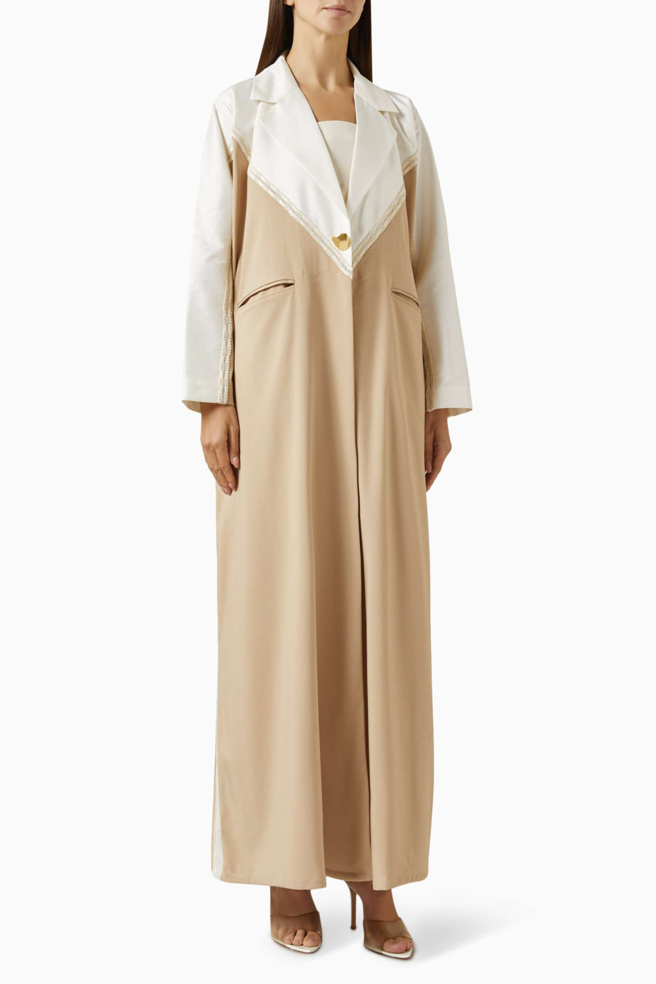 Zamansız Şıklık Sunan Modern Kesim Abaya ile Günlük Kombinlerinizi Tamamlayın