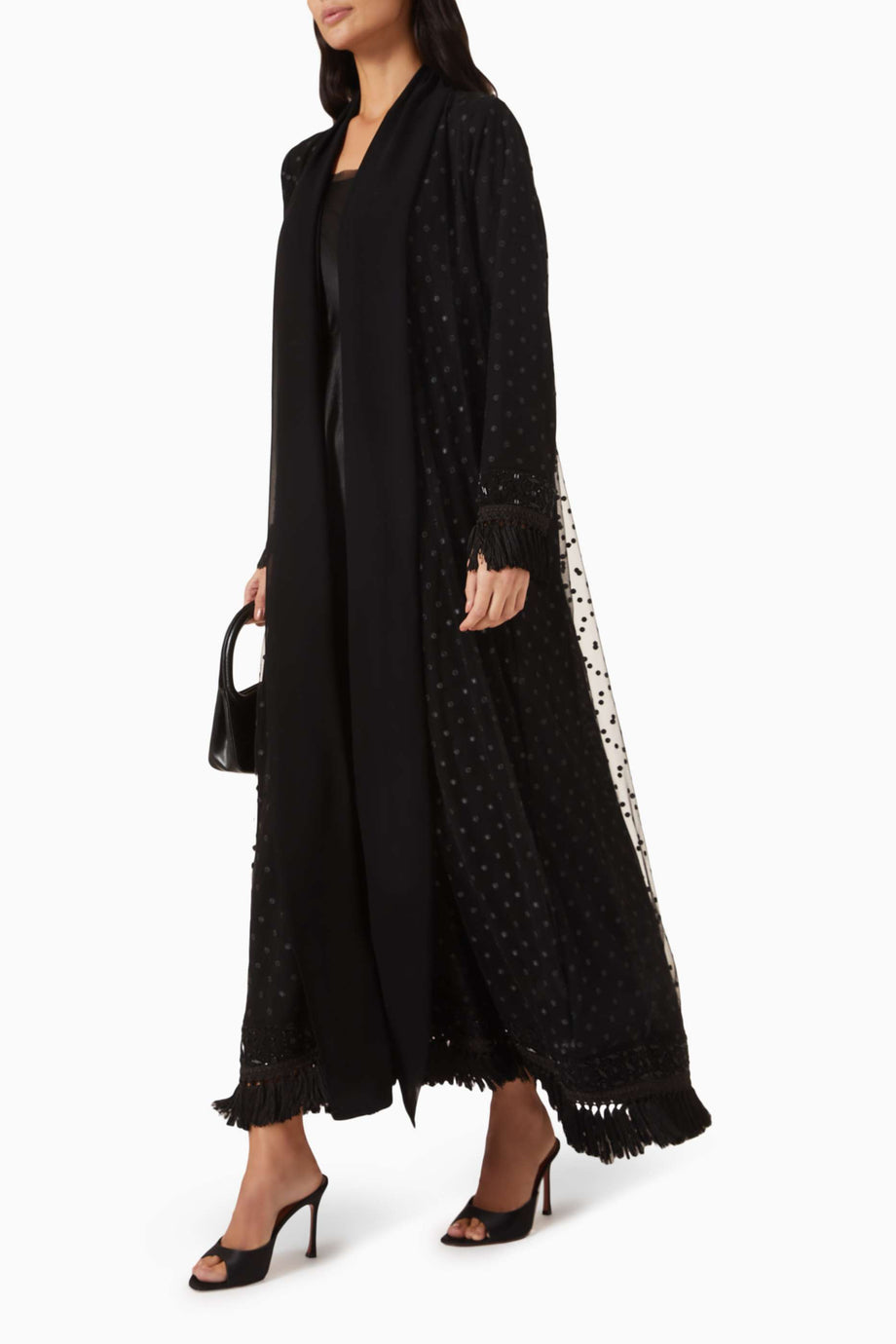 Şık Fransız Dantel Detaylı Abaya ile Modern ve Geleneksel Zarafeti Yakalayın