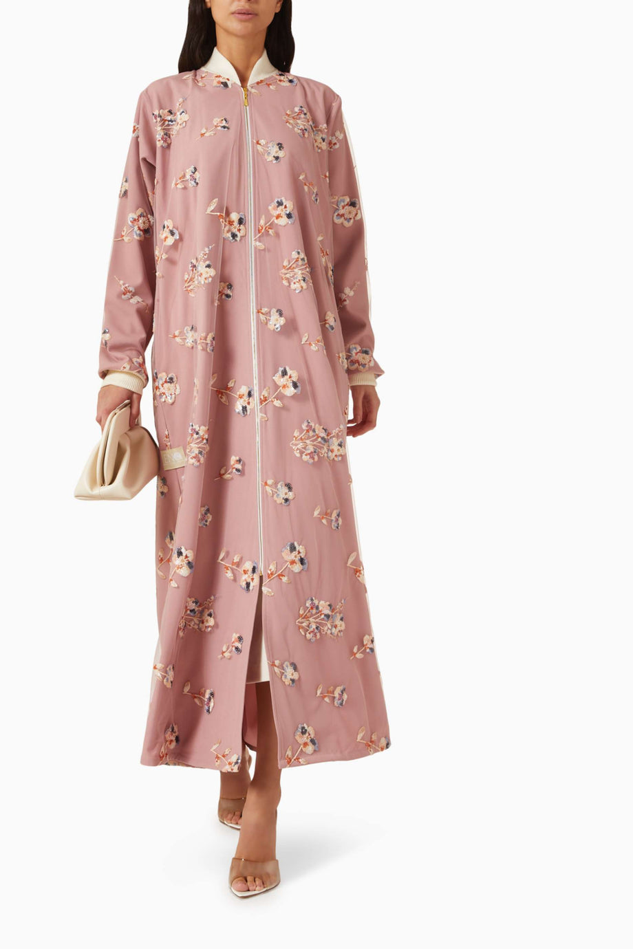 Çiçek Desenli Fermuarlı Abaya Modeli ile Şıklığınızı Yükseltin