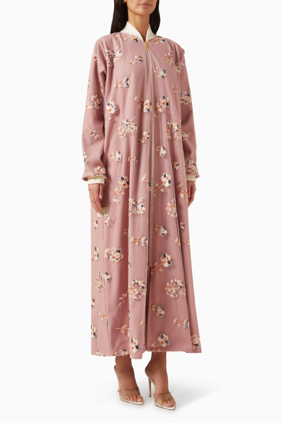 Çiçek Desenli Fermuarlı Abaya Modeli ile Şıklığınızı Yükseltin