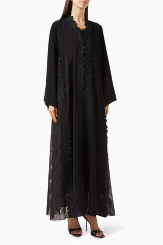 Şık Dantel Nakışlı Abaya ile Gelen Zarafet ve Rahatlık Sunan Şık Kombinler