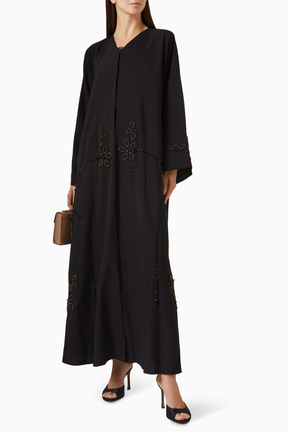 İşlemeli Beştaş Abaya ile Şıklığı Yakalayın Modern Tasarım ve Zarif Detaylar