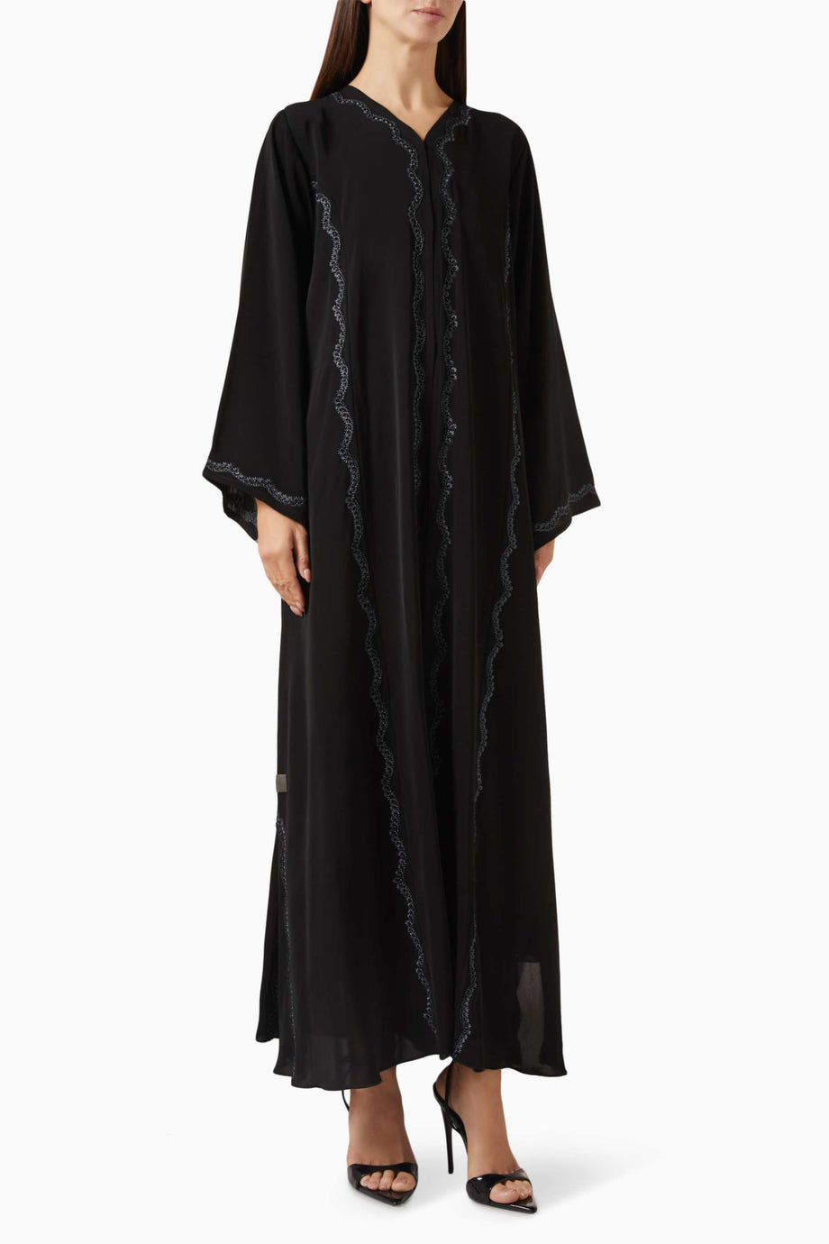 İşlemeli Abaya Zarif Modest Giyimde Estetik Detaylar ile Şıklığı Yakalayın