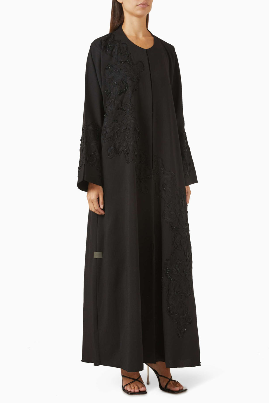 Şık İşlemeli Abiye Elbise ile Modern Sanatı ve Zamansız Gösterişi Yakalayın