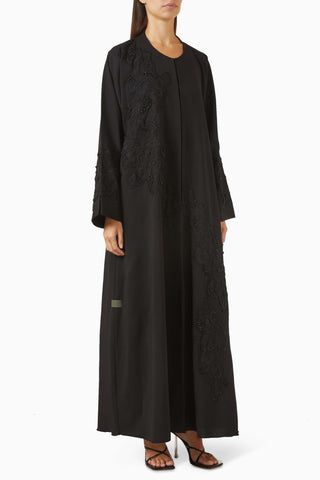 Şık İşlemeli Abiye Elbise ile Modern Sanatı ve Zamansız Gösterişi Yakalayın