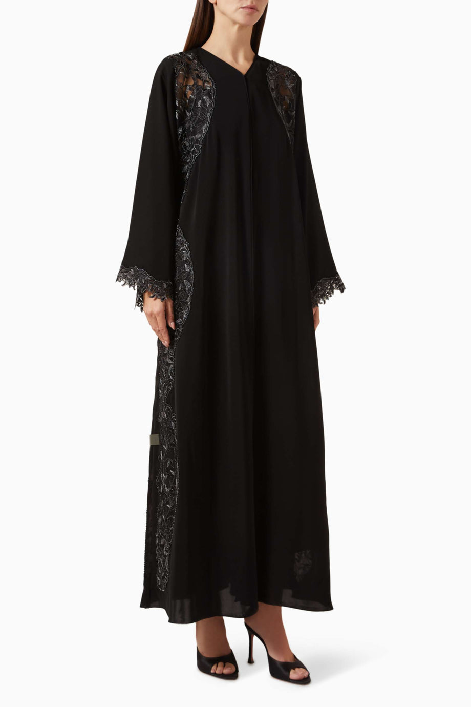 Dantel Detaylı Abaya Zarif Modest Giyim Parçası Gece ve Gündüz Kullanımı İçin İdeal