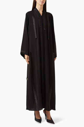 Modern Panel Detaylı Abaya Şık Günlük Kullanım için İdeal Seçim