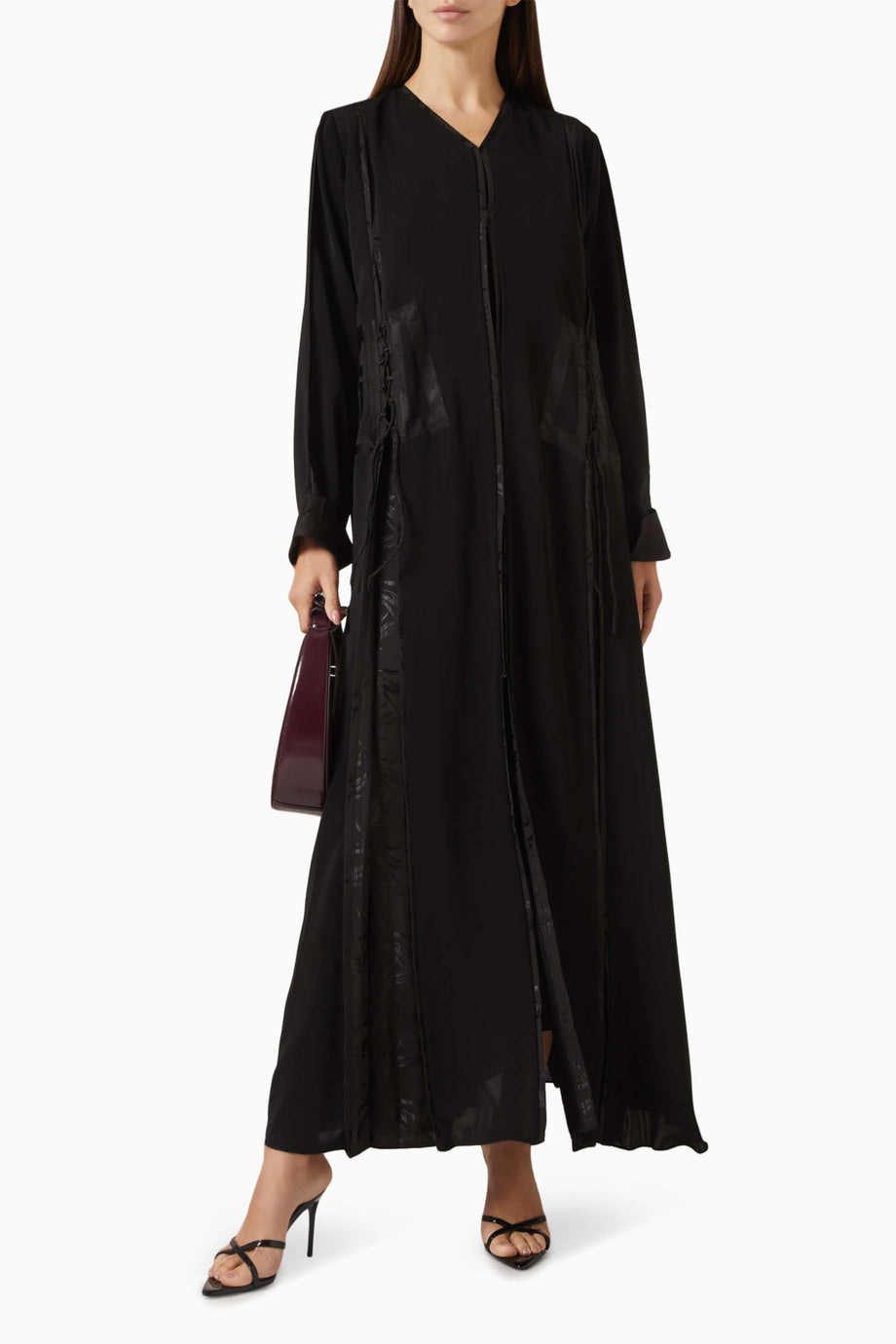 Modern Abaya ile Şıklığı Yakalayın Tie-up Panel Detaylı ve İnce Tasarım