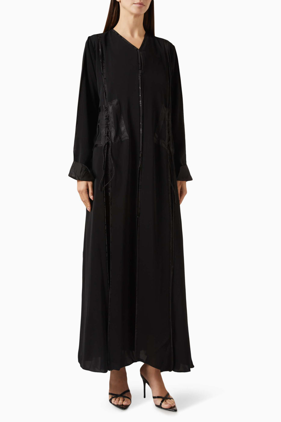 Modern Abaya ile Şıklığı Yakalayın Tie-up Panel Detaylı ve İnce Tasarım