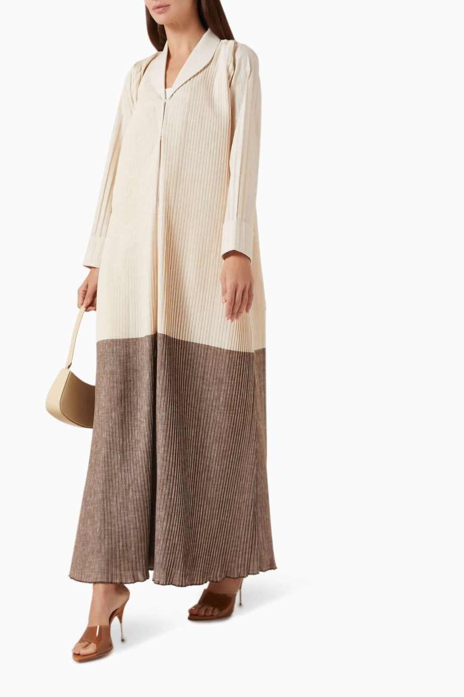 Modern Şık Kumaşlı İki Renkli Pliseli Abaya ile Tarzınızı Yakalayın